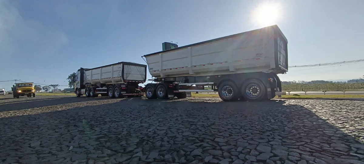 Volvo FH 540 + Randon Rodocaçamba miniatura 8