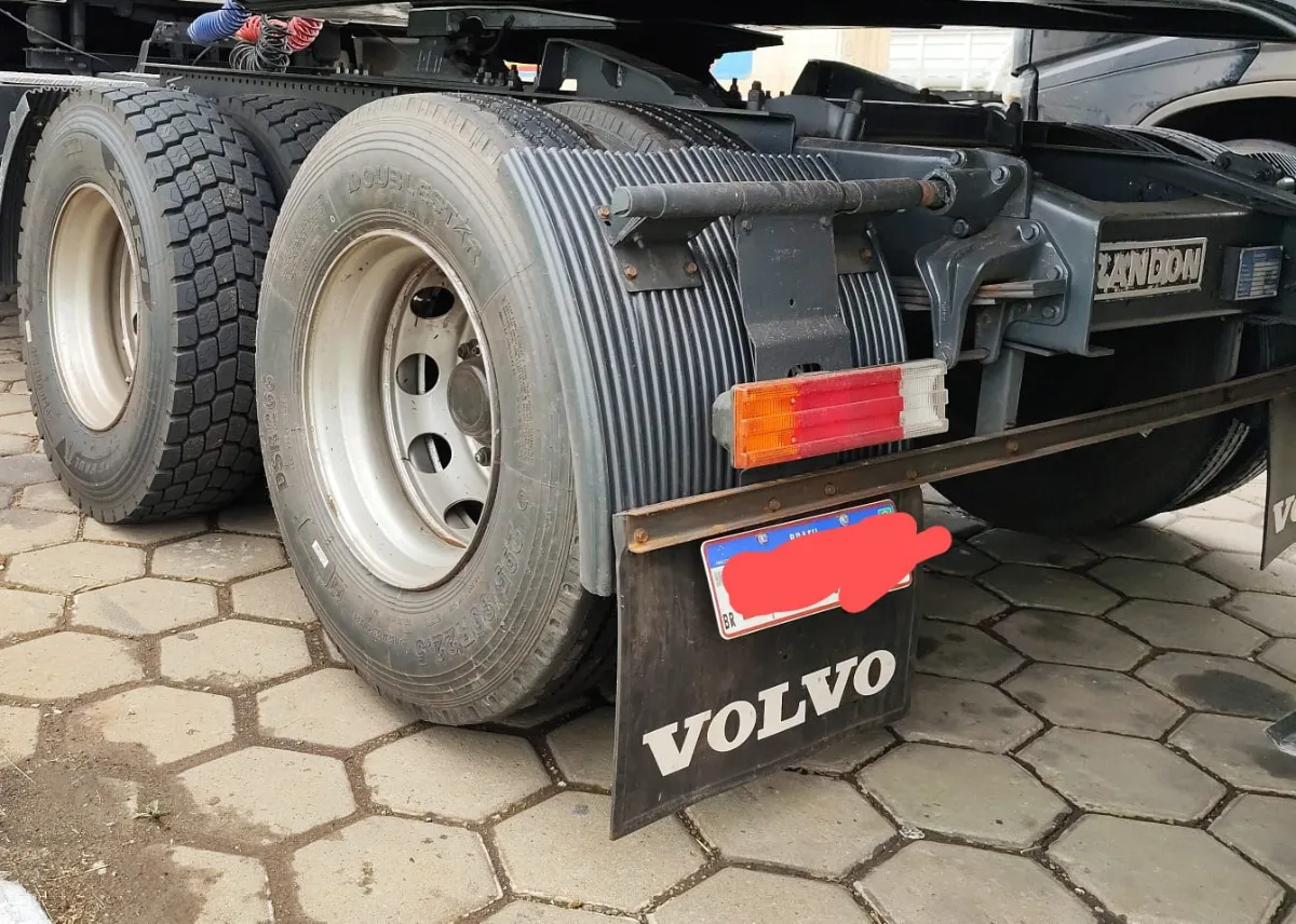 Volvo NH miniatura 2
