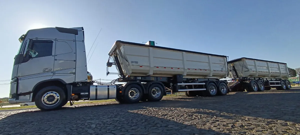 Volvo FH 540 + Randon Rodocaçamba miniatura 5