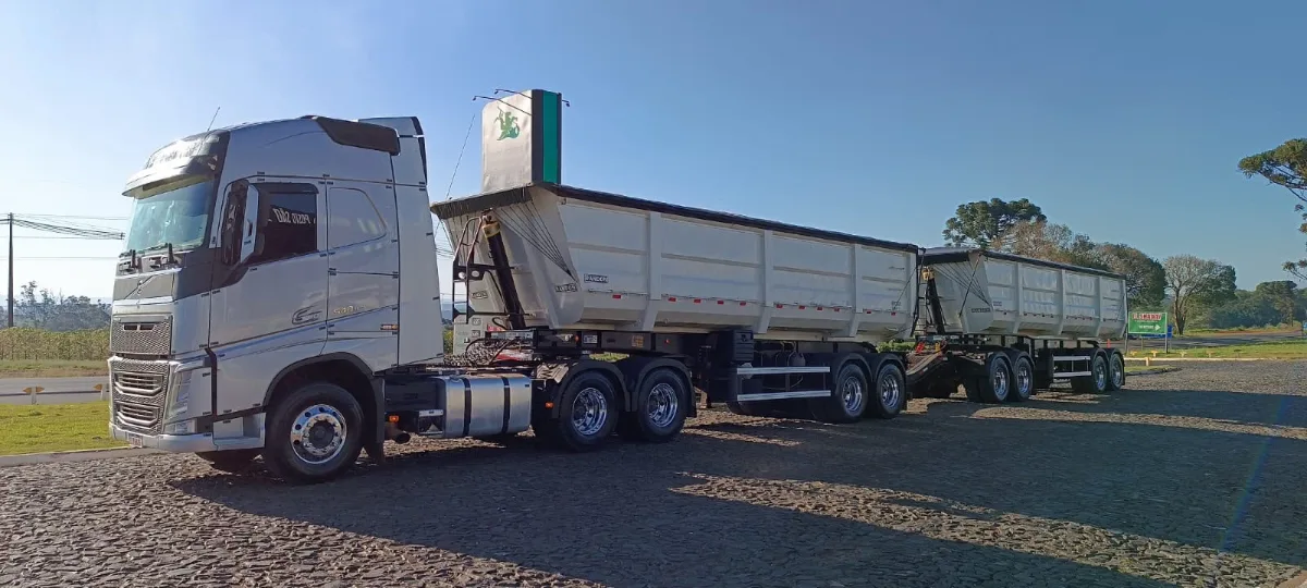 Volvo FH 540 + Randon Rodocaçamba miniatura 4