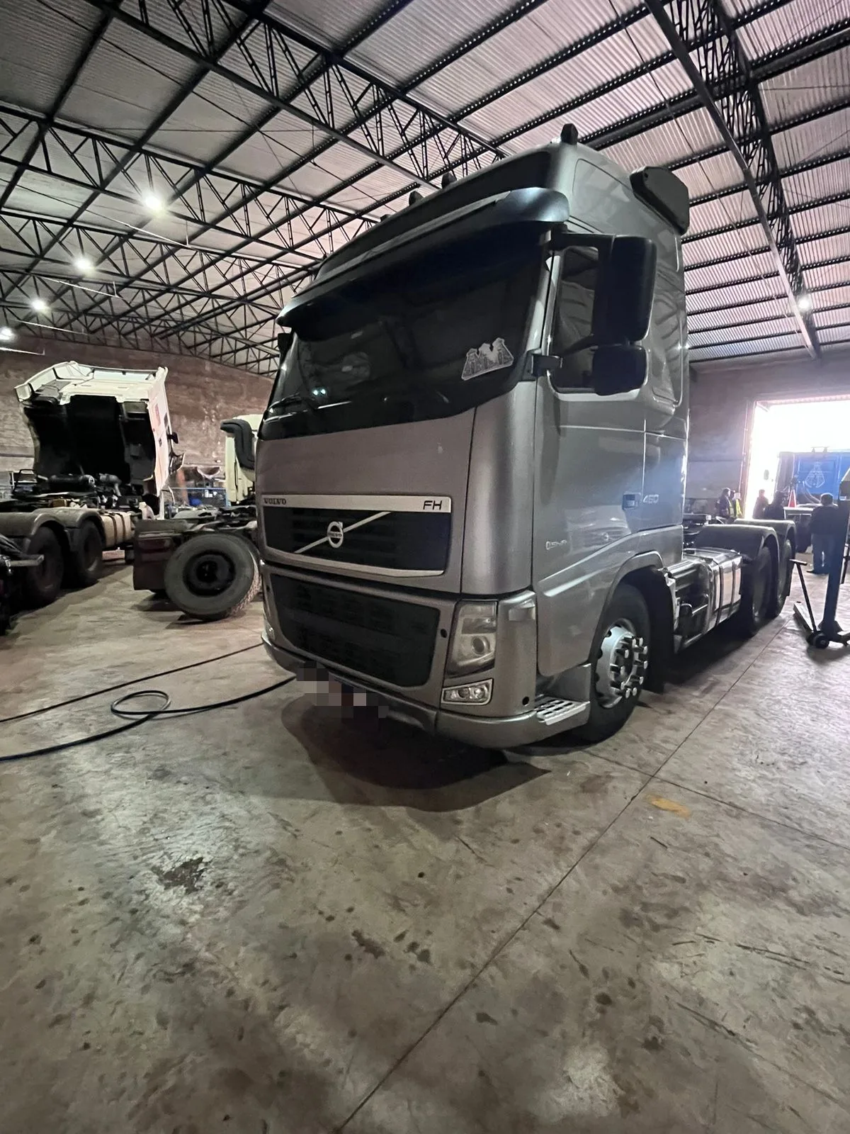 Volvo FH 460 6x4 sinistro miniatura 3