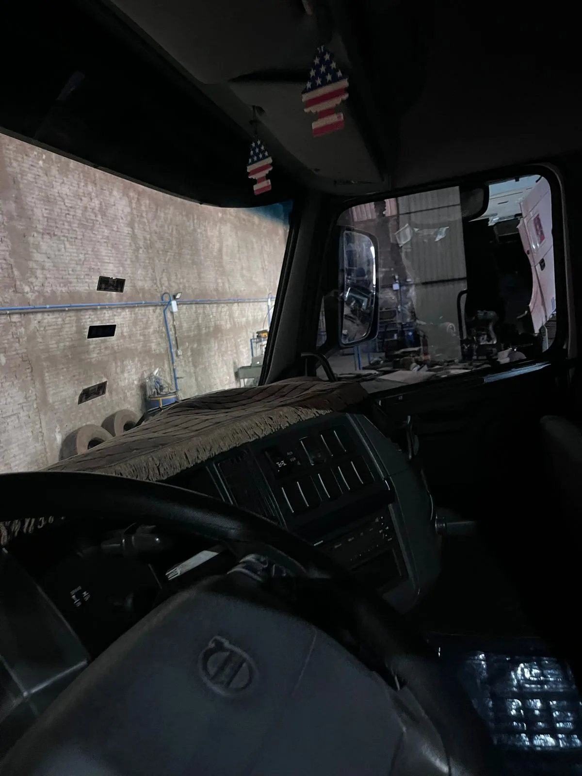 Volvo FH 460 6x4 sinistro miniatura 14